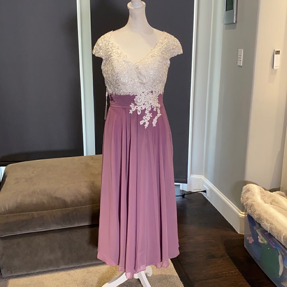 Women’s Ivory Lace Top Chiffon V-Neck with Cap Sleeves Dress Size 16 NWT